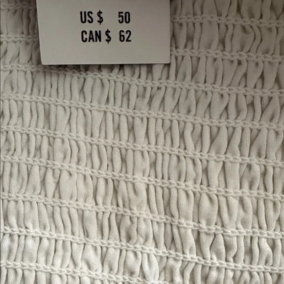 Abercrombie & Fitch flutter sleeve top. - Picture 5 of 8